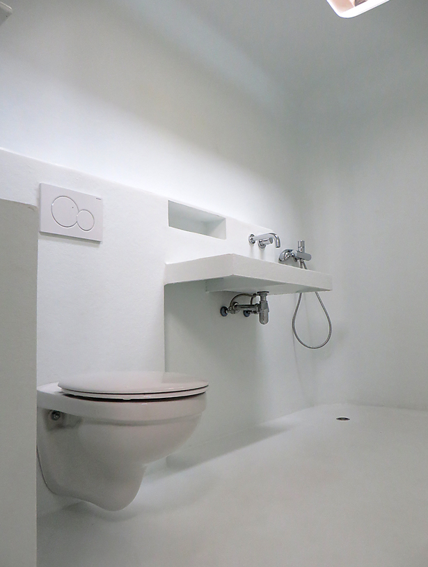 polyester-capsule-sanitair-toilet-atelier-Cadix